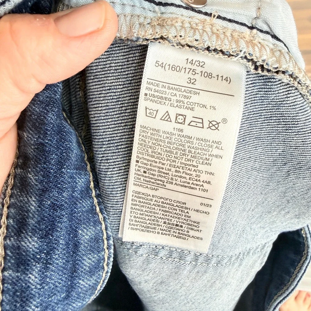 Gap Denim Shorts Blue 14/32 Raw Hem‎ Mid Rise 5 Inch Inseam Classic Timeless